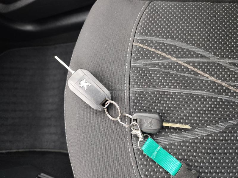 Peugeot 208 ALLURE /112 000/