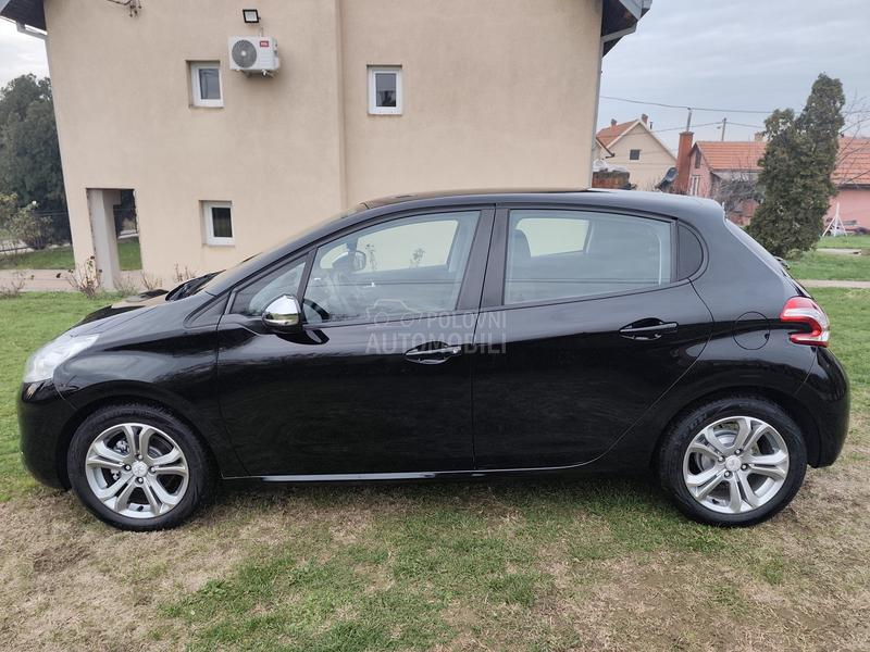 Peugeot 208 ALLURE /112 000/