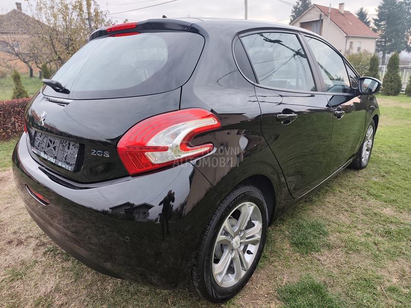 Peugeot 208 ALLURE /112 000/