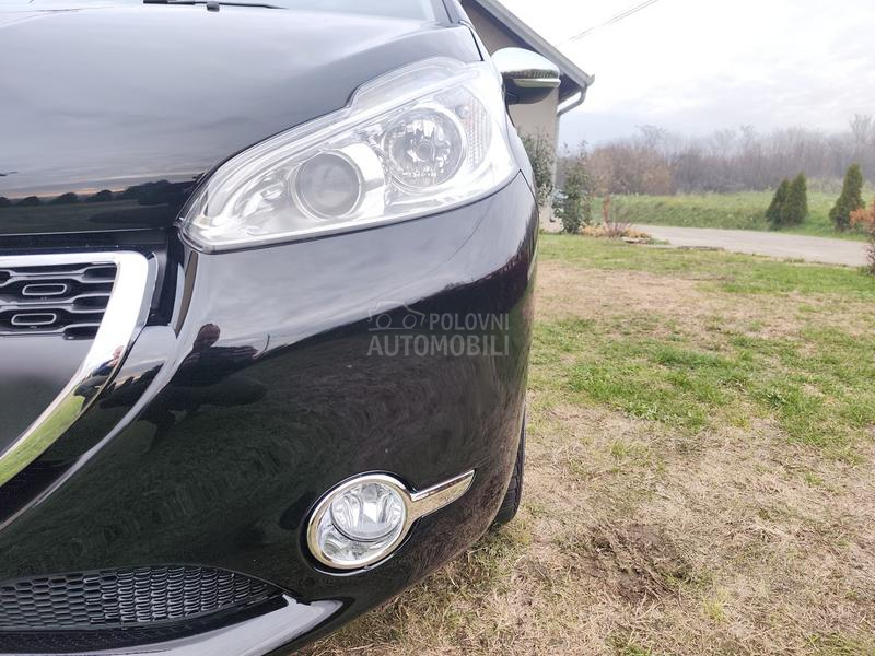 Peugeot 208 ALLURE /112 000/
