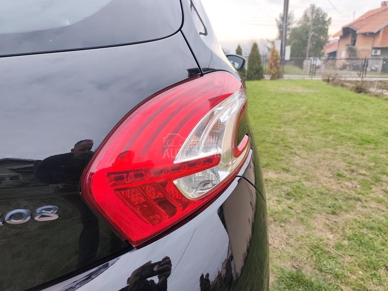 Peugeot 208 ALLURE /112 000/