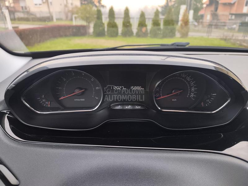 Peugeot 208 ALLURE /112 000/