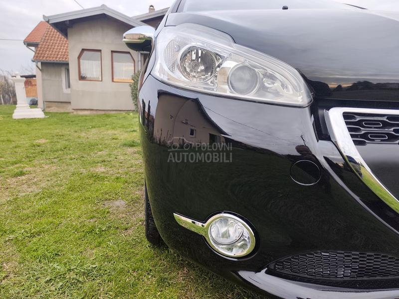 Peugeot 208 ALLURE /112 000/