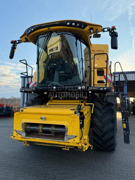 New Holland CR 8.90