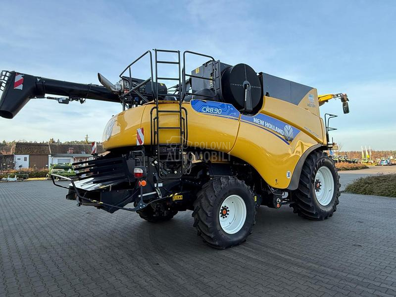 New Holland CR 8.90