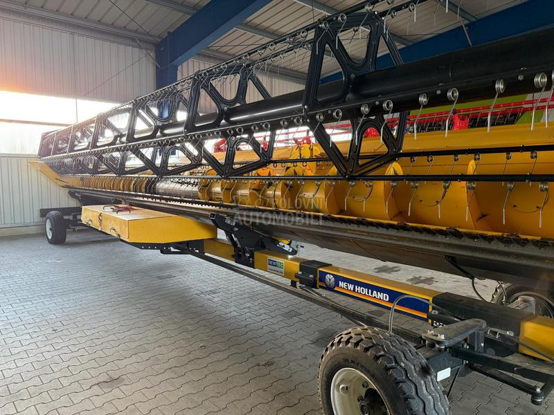 New Holland CR 8.90