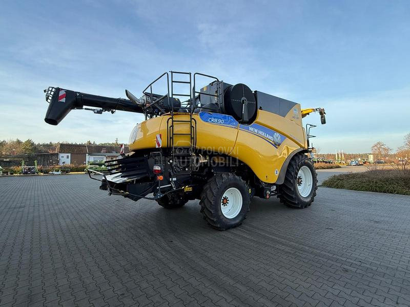New Holland CR 8.90