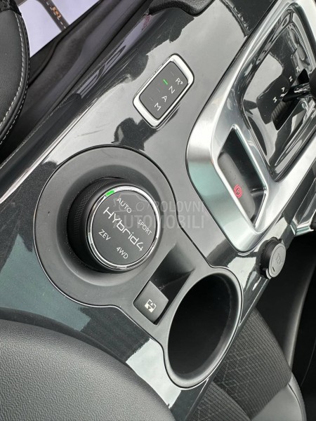 Peugeot 3008 2.0HDI HYBRID4 N O V