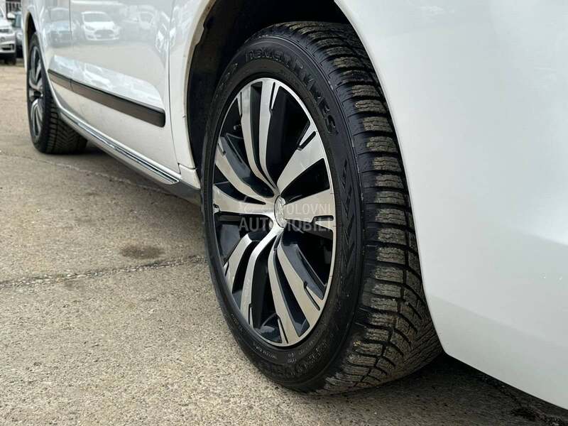 Peugeot 3008 2.0HDI HYBRID4 N O V