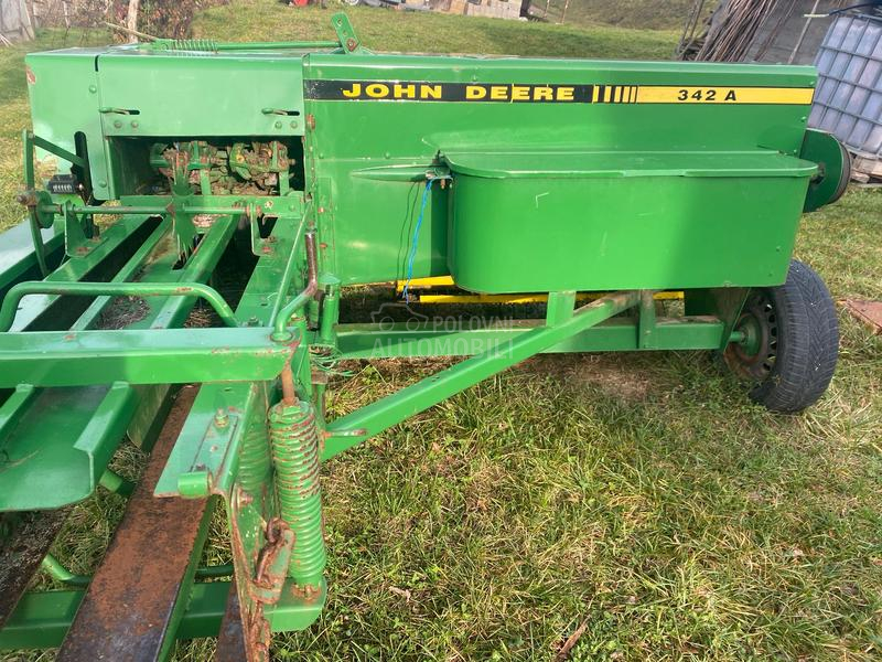John Deere 342