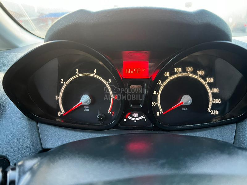 Ford Fiesta 1.4 /TITANIUM/ CH/
