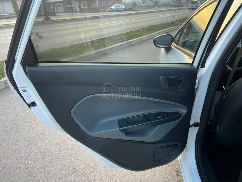 Ford Fiesta 1.4 /TITANIUM/ CH/