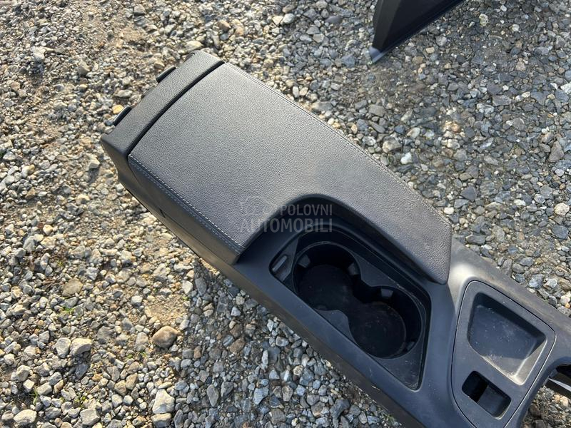 Naslon za ruku sa konzolom