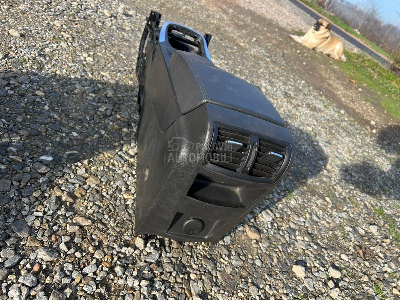 Naslon za ruku sa konzolom