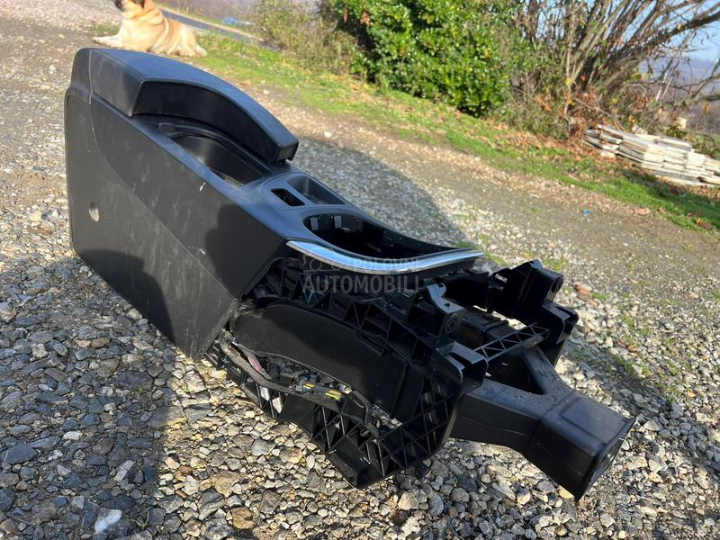 Naslon za ruku sa konzolom