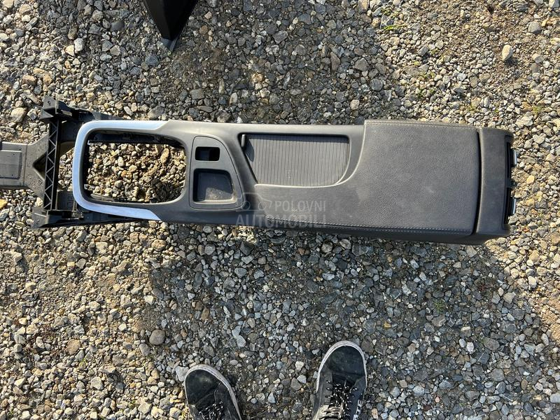 Naslon za ruku sa konzolom