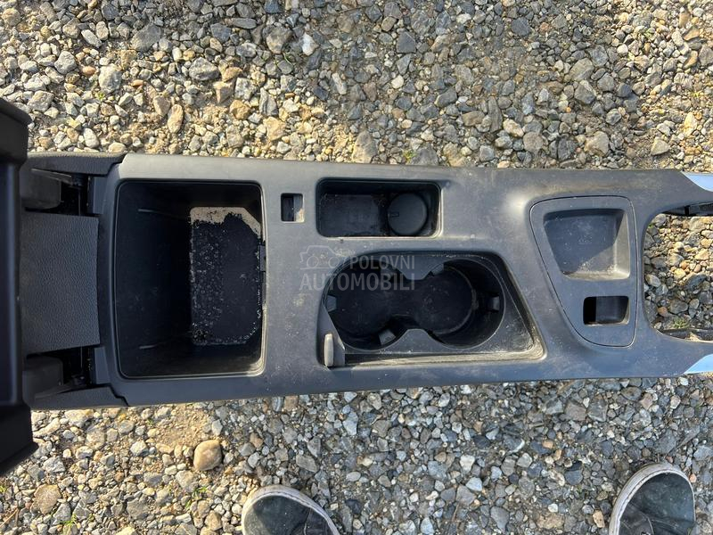 Naslon za ruku sa konzolom