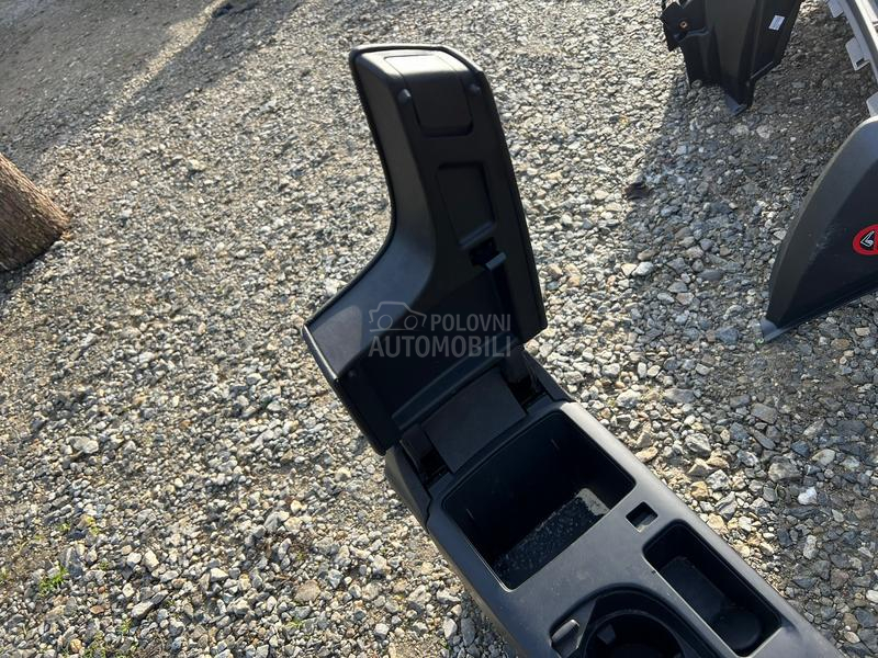 Naslon za ruku sa konzolom