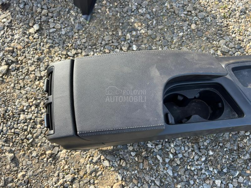 Naslon za ruku sa konzolom