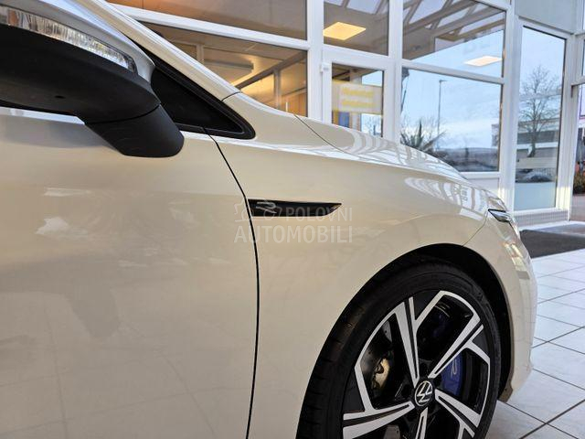 Volkswagen Golf 8 R 4Motion Pano HuD