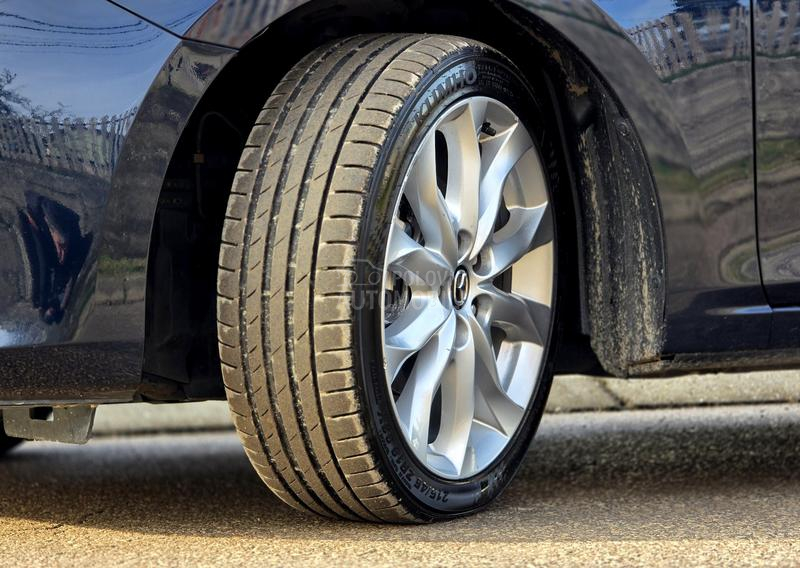 Mazda 3 G-120, BOSE, CH