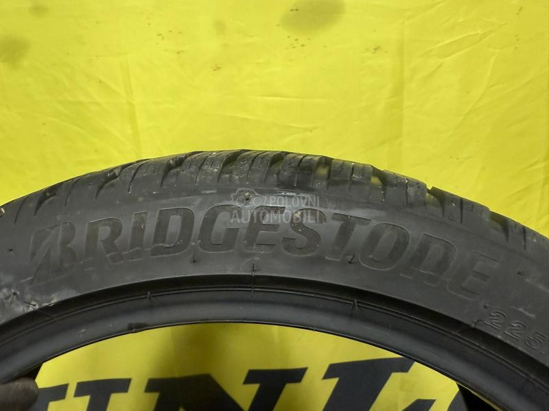 Blackstone 225/45 R19 Zimska