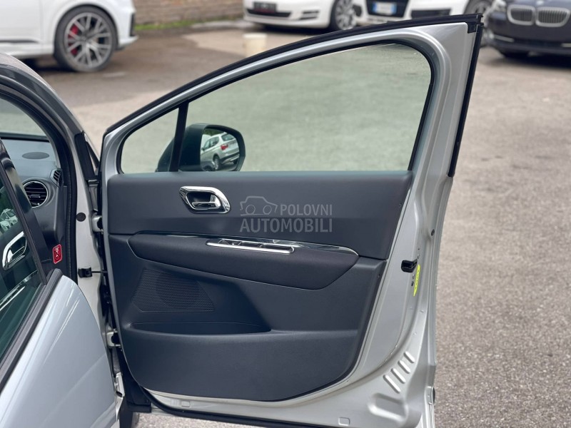 Peugeot 3008 P A N O. A U T