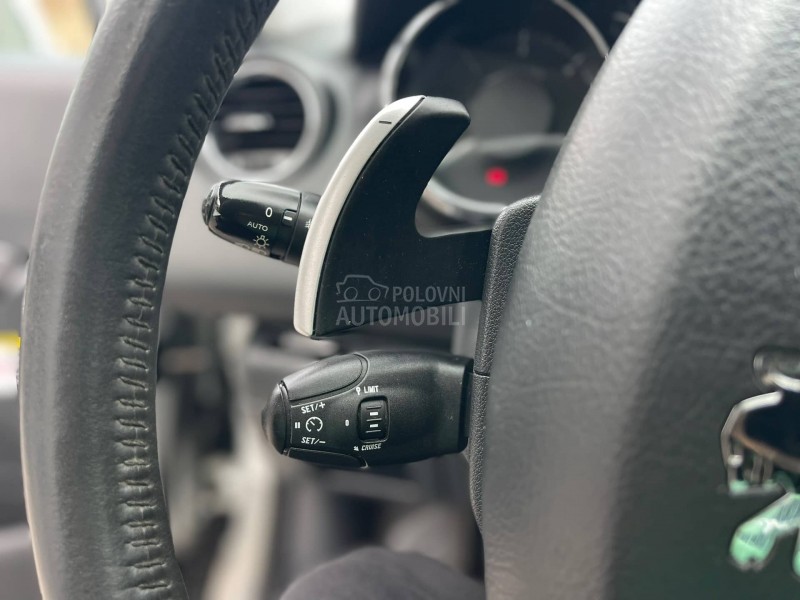 Peugeot 3008 P A N O. A U T