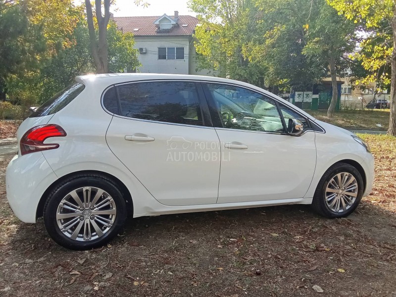 Peugeot 208 8,5,0,0,0.k.m