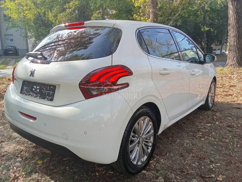 Peugeot 208 8,5,0,0,0.k.m