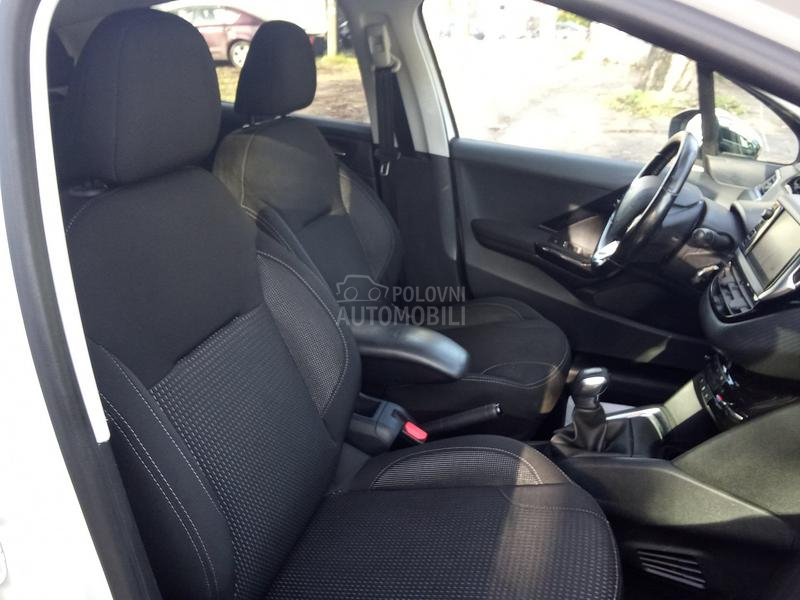 Peugeot 208 ALLURE
