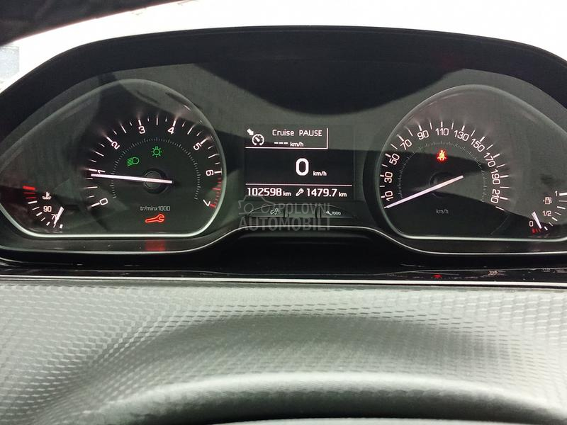 Peugeot 208 ALLURE
