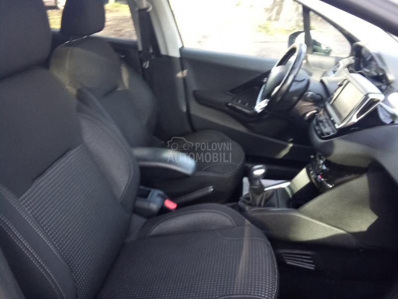 Peugeot 208 ALLURE