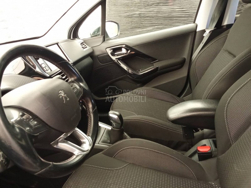 Peugeot 208 ALLURE