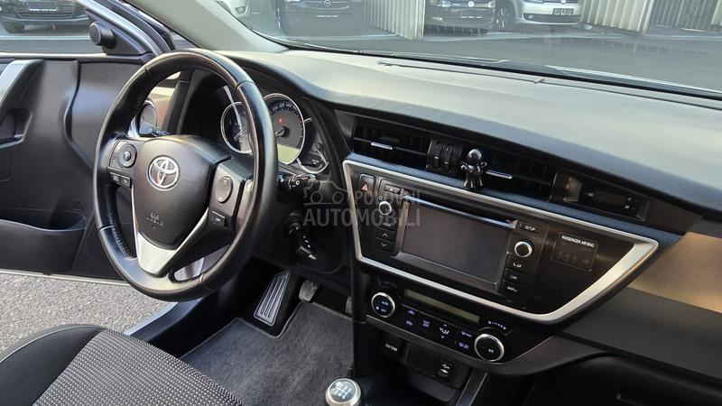 Toyota Auris 1.4 D-4D N A V