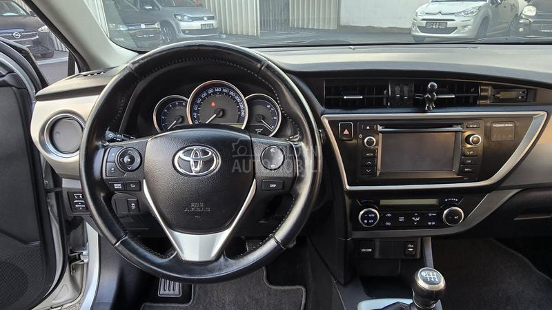 Toyota Auris 1.4 D-4D N A V