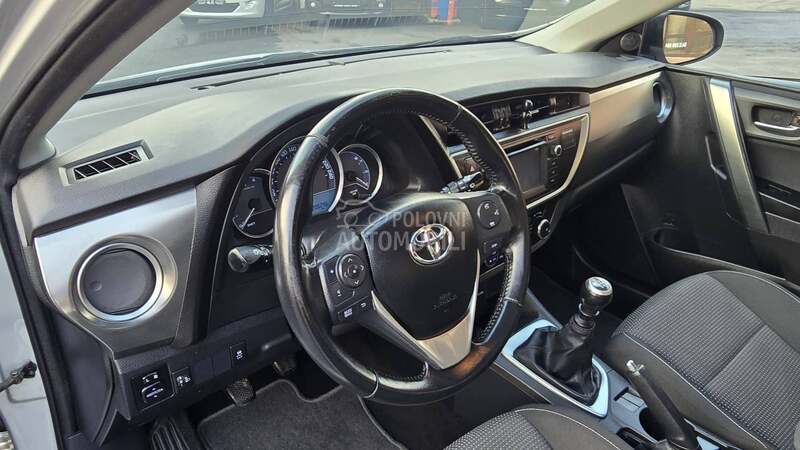 Toyota Auris 1.4 D-4D N A V