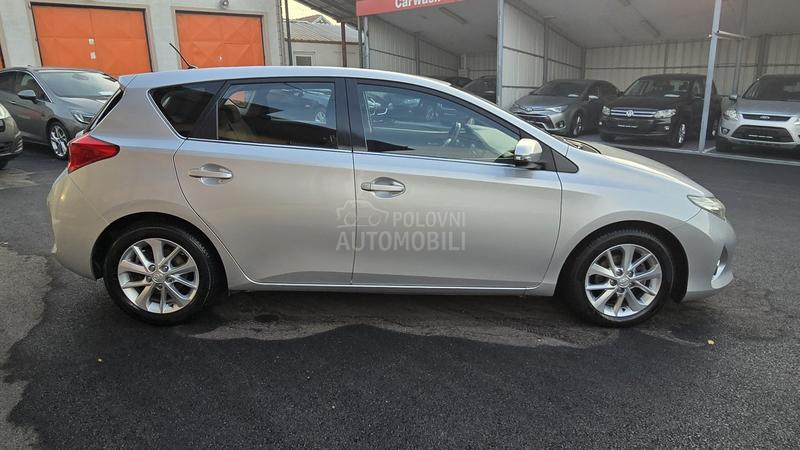 Toyota Auris 1.4 D-4D N A V