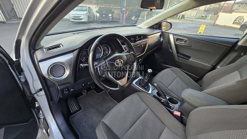 Toyota Auris 1.4 D-4D N A V