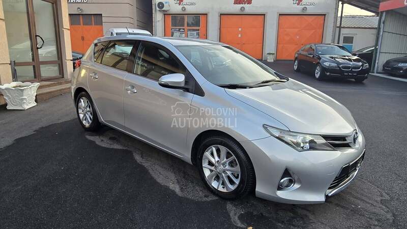Toyota Auris 1.4 D-4D N A V