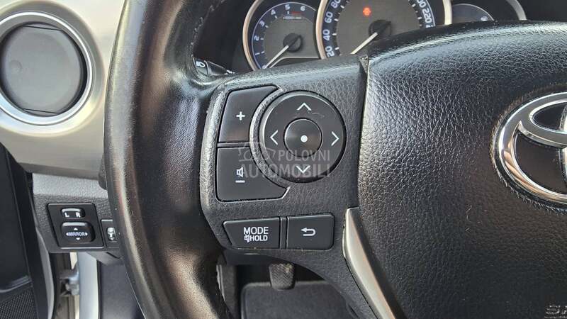 Toyota Auris 1.4 D-4D N A V