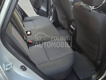 Toyota Auris 1.4 D-4D N A V