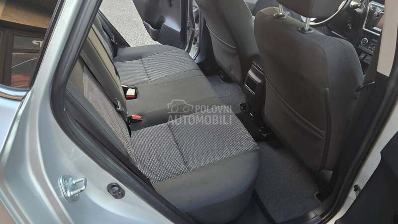 Toyota Auris 1.4 D-4D N A V