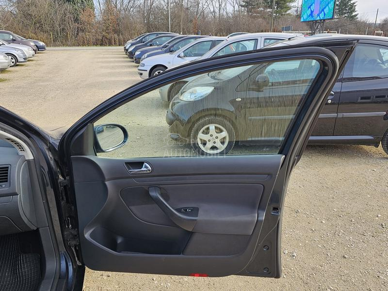 Volkswagen Golf 5 1,6  A.U.T.O.M.A.T