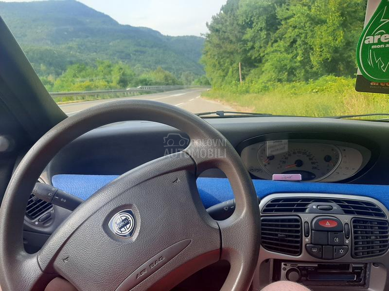 Lancia Ypsilon 1.2 8v