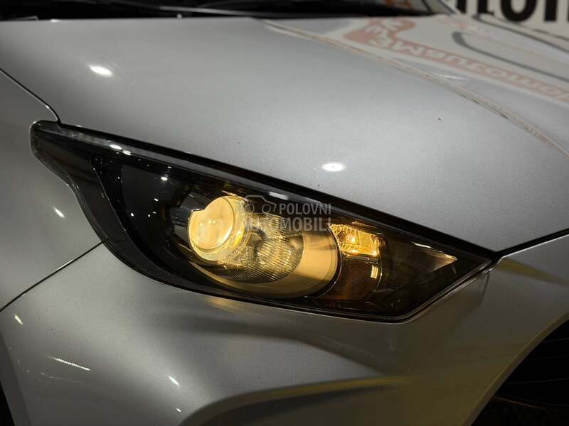 Toyota Yaris 1.5/Hibrid/Auto