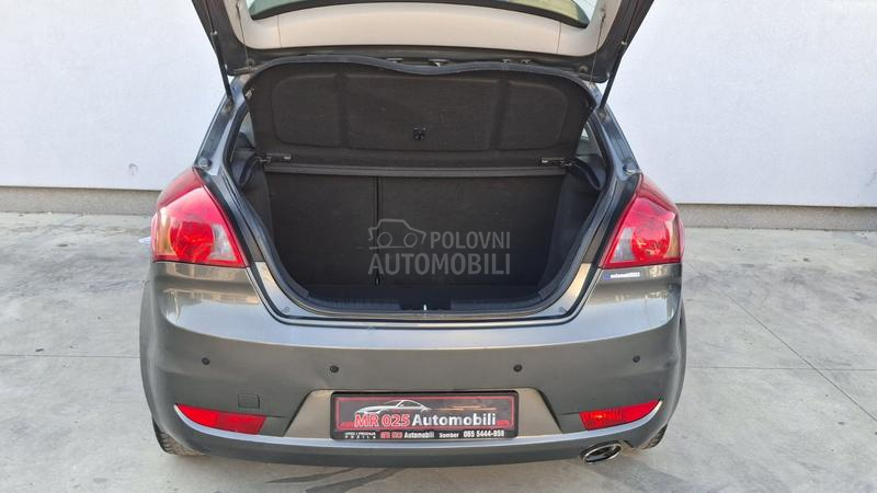 Kia cee`d 1.4 LX Fresh