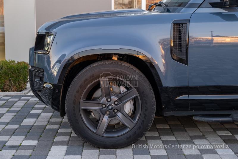 Land Rover Defender 