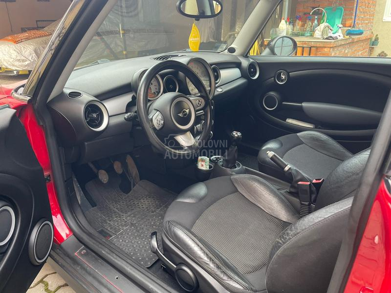 MINI Cooper 1.6