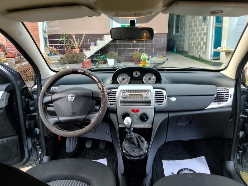 Lancia Ypsilon 
